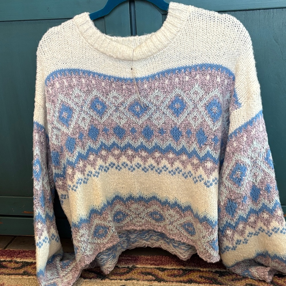 Francesca's Collections Cream and Blue Patterned Sweater